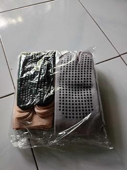 Product Review of Kaos Kaki Anti Slip Ukuran L Panjang Sebetis Wanita Bahan Nilon Spandex Lembut Muslim from Y**i A**n 0