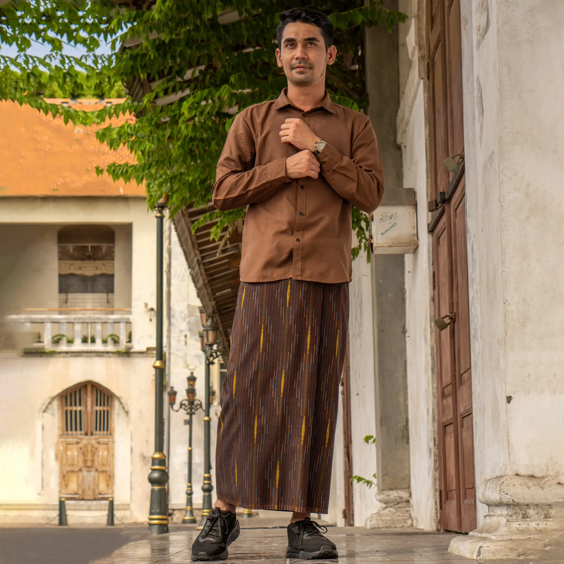 Motif Onyx - Sarung Sapphire Exclusive - Kain Tenun Dewasa Motif Salur