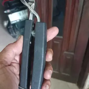 Alat Angkat Mangkuk Anti Panas Multi Fungsi dengan Genggaman Dua Pegang untuk Mangkuk dan Wadah Praktis dan Aman di Dapur