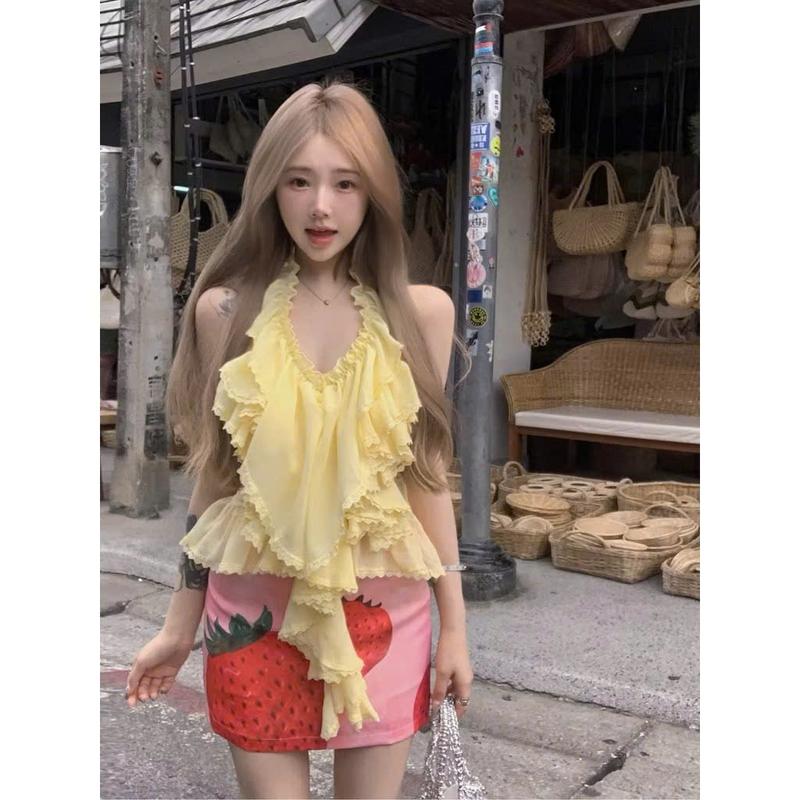 P213 - Set áo voan tone vàng cổ yếm phối bèo jennie mix chân váy ngắn dâu tây đi chơi đi biển xinh