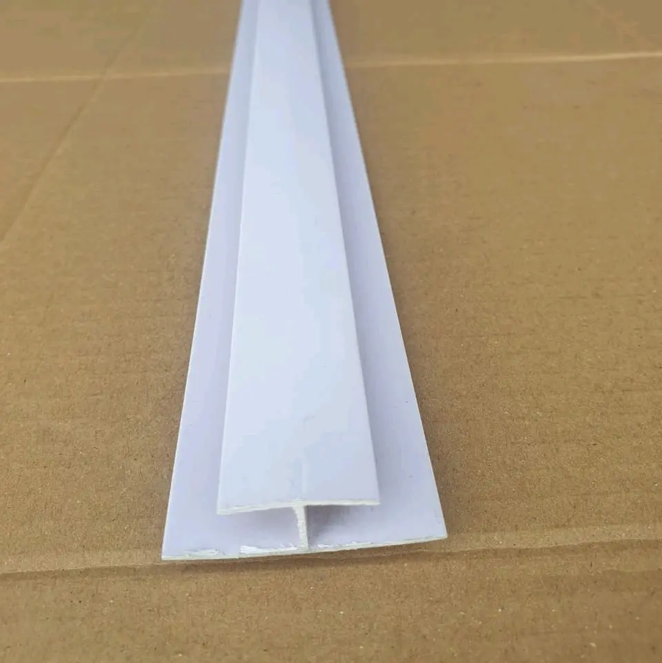 Lis sambung plafon PVC putih