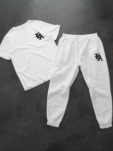 メンズカジュアル ラウンドネック半袖Tシャツ＆ドローストリングパンツのセット、秋向けの快適な2点セット、スタイリッシュなスポーツウェアのコーディネート
