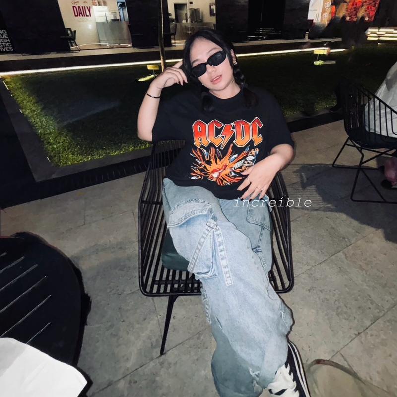 Kaos Band Vintage ACDC Motif Guitar Explosion Logo Katun Combed Lembut Hitam Sablon Lengan Pendek | T-Shirt Pria  Dewasa Distro Bandung Metal | Baju Atasan Cowok Skena Style Keren 2
