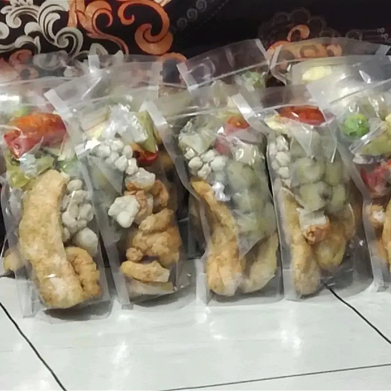 paket 12 + free basreng  baso aci seuhah makanan instan