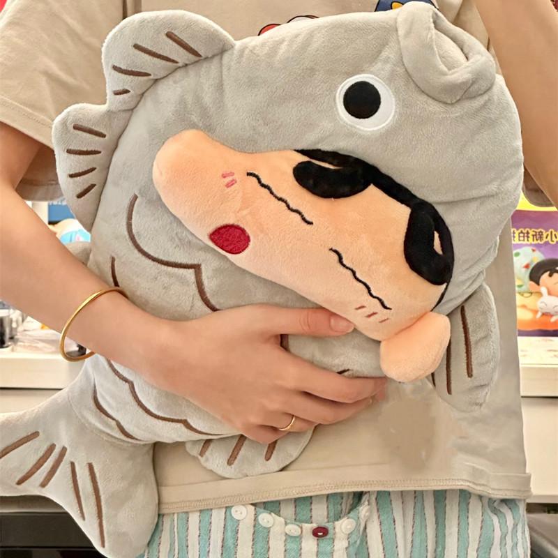 Đồ Chơi Nhồi Bông Búp Bê Shin-chan Bút Chì Màu Thiết Kế Hình Gấu Bông Dễ Thương Cá Nhỏ Làm Quà Tặng Độc Đáo Gấu bông gà vịt vàng 1m3 hươu cao cổ gấu bông gấu chim cánh cụt