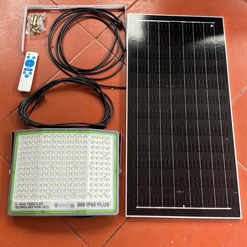   TẶNG 1DÂY NỐI 5M PHIÊN BẢN NÂNG CẤP BẢO HÀNH 3 NĂM 1 ĐỔI 1  NHÔM ĐÚC 384CHIP LED ĐÔI  ĐÈN NĂNG LƯỢNG MẶT TRỜI MẮT NGỌC 800W 