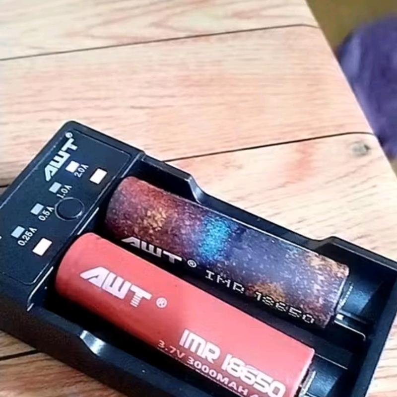 Charger AWT C2 2A USB Battery Charger vapor 18650 2
