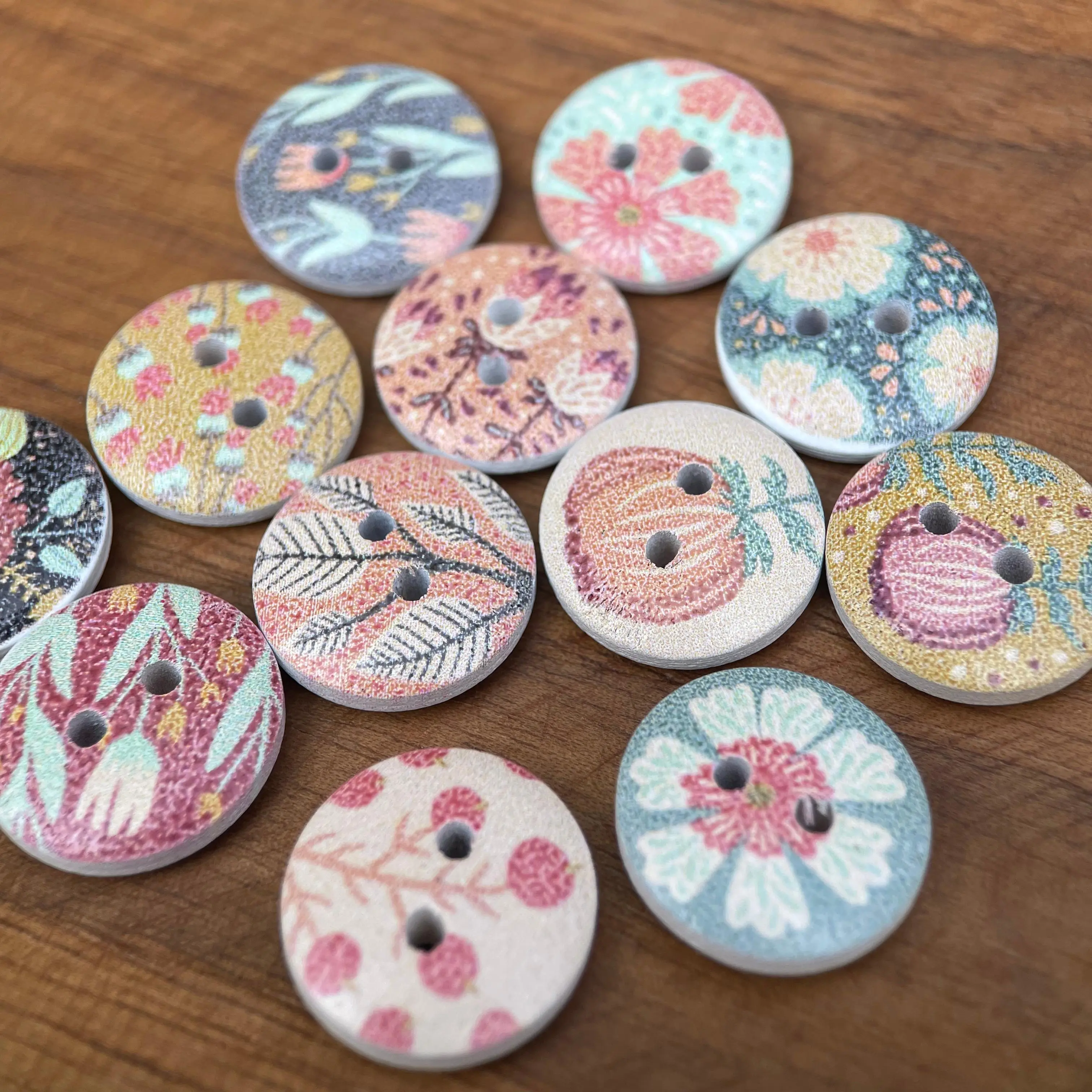 Wooden Shirt Buttons with Flower Print for Sewing Textile Decoration Supply and Kids Clothing, 15mm, 10/20 pcs