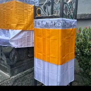 Wastra Pelinggih putih Kuning dan poleng