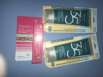 Product Review of [TWINPACK] WARDAH UV Shield Acne Calming Sunscreen - Skincare from m**a 0
