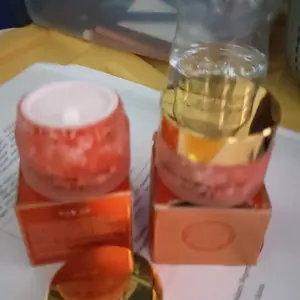 【HEYXl】【BPOM】【Kemasan Lama dan Kemasan Baru dikirim Secara Acak 】 Mencerahkanwarna kulit【30g】Melembapkan kulit/Meratakan warna kulit/Menjaga kulit halus