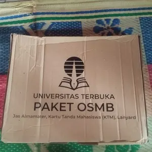 Paket Jas Almamater+KTM+Lanyard Universitas Terbuka, dibagian kancing ada logo Universitas terbuka