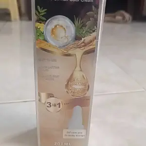 CrownCare Hair Coloring Shampoo Uban 200ml Penghitam Rambut Beruban Membantu menghitamkan uban, menghitamkan rambut, Membantu menutrisi rambut Extract | Dengan Botol Pompa Ganda Dan Sisir