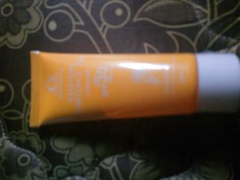 Product Review of ( READY STOK ) Madame Gie Protect Me Sunscreen SPF 30 PA +++ With Calendula  BPOM from @**y 0