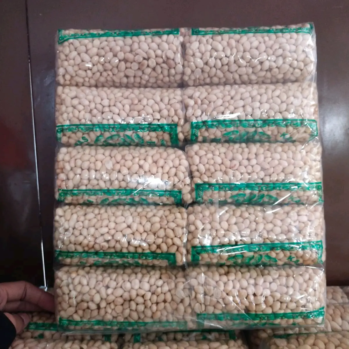 10 bks kacang kupas 350 gram 10×350 gram=total berat 3,5 kg (BIJI KECIL)