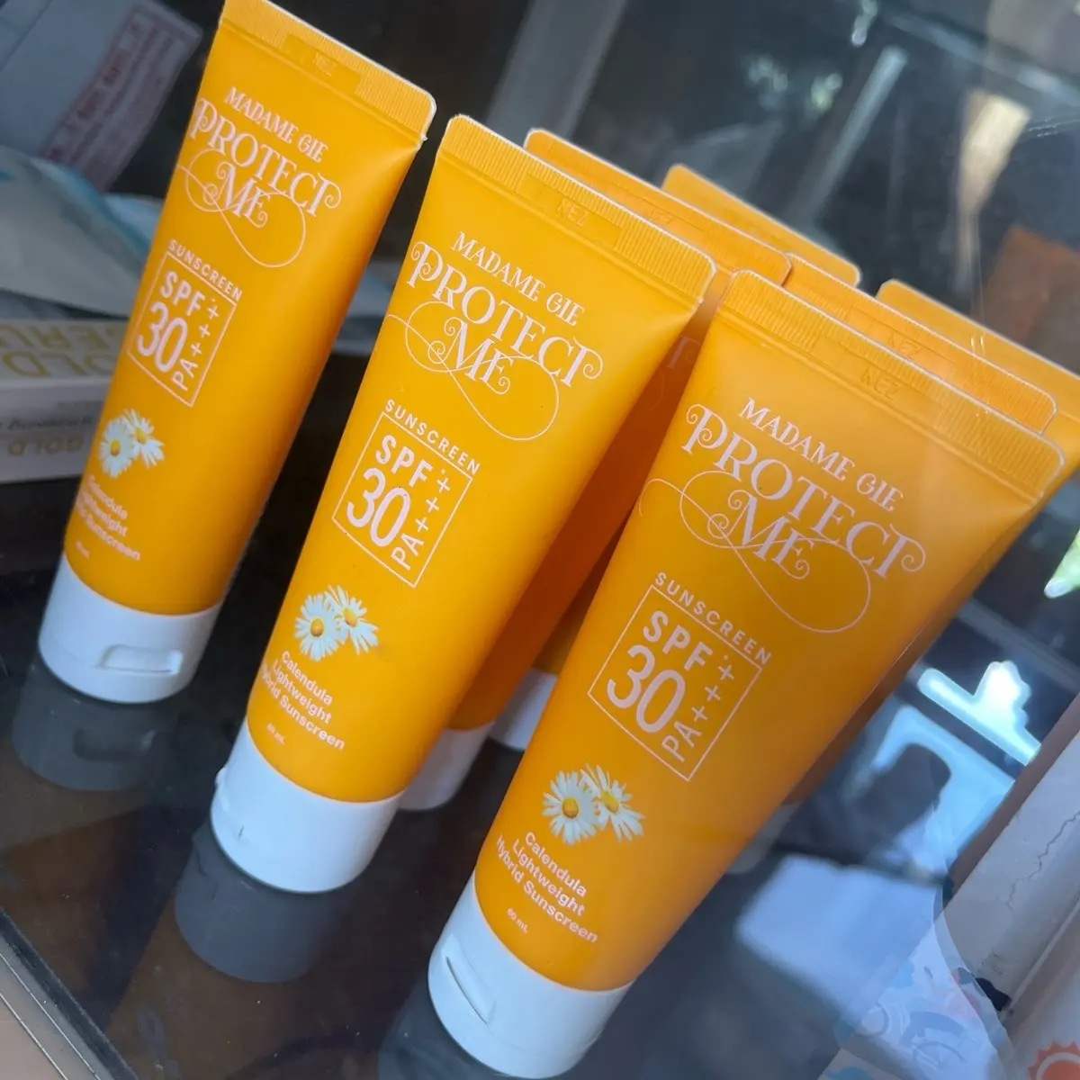 MADAME GIE PROTECT ME SPF 30 PA+++ || kemasan terbaru