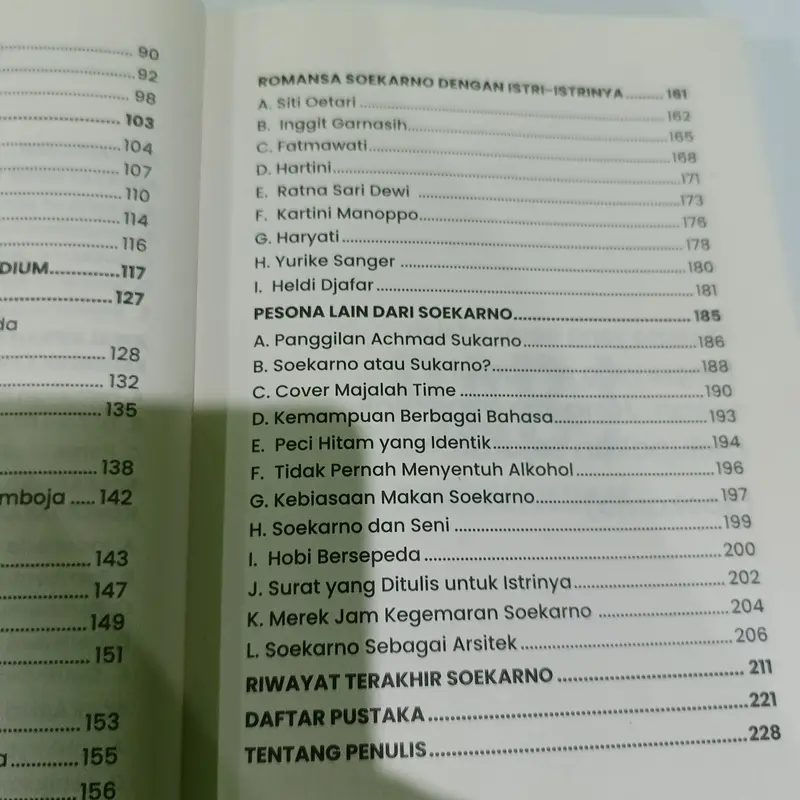 Buku Kiprah Politik Soekarno : Perjalanan panjang soekarno dalam mewujudkan kemerdekaan beserta kisah hidupnya - Yonita Yulia Yalinda - Anak Hebat Indonesia 3