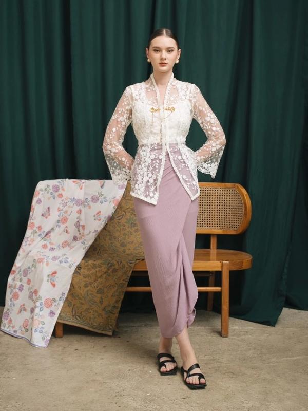 Mera and Jenar -Larindu Skirt Polos 7