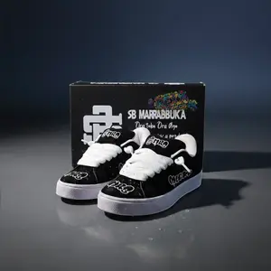 sepatu grafiti modelnya kece simple mengunakan bahan suede model gemuk cocok buat cowo cewe casual sneakers skate fashion