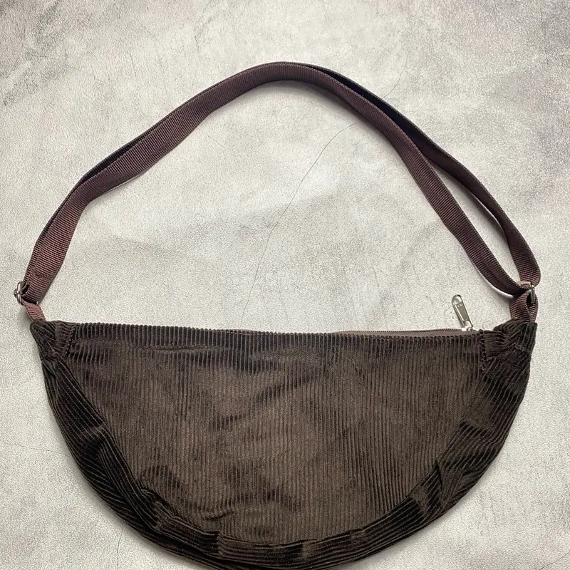 Tas selempang halfmoon corduroy kekinian full furing 0