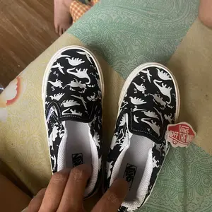 Sepatu Anak Laki Laki dan Perempuan Sepatu Selop Anak Motif Dinasaurus Fashion Kids COD Kaki