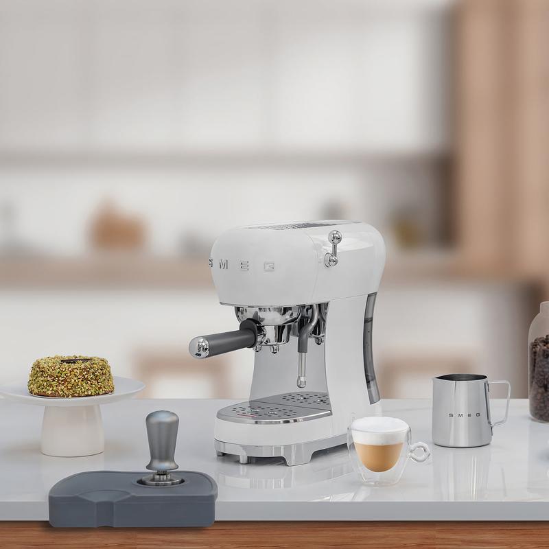 SMEG ECF02 Espresso Coffee Machine - 50's Retro Style Aesthetic 2