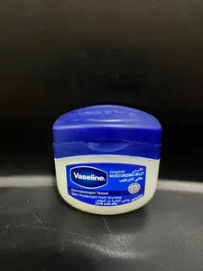Vaseline 100g untuk melembabpan bagian yang kering dan pecah pecah