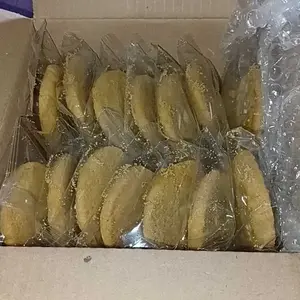 Kue renyah isi krim telur, camilan yang enak untuk sarapan atau teman minum teh sore.