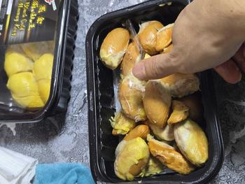 Product Review of 【AH WEN CRAZY DEAL】【SAME DAY, 6-10PM DELIVERY】3/4/5/6 Box FRESH Black Gold Durian 400g/Box from W**6 2