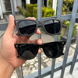 KACAMATA HITAM WAYFARER - R13 4013