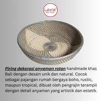 Gambar Piring bulat Anyaman Rotan Handmade Bali Dekorasi Meja Piring Rotan Natural Boho Rustic Pajangan Rumah Kerajinan Tangan Bali Rattan Plate Multifungsi Tempat Buah Snack Organizer Meja Dekorasi Cafe Villa Ruang Tamu - SMALL dari Leolle Bali Kota Denpasar 5 Tokopedia