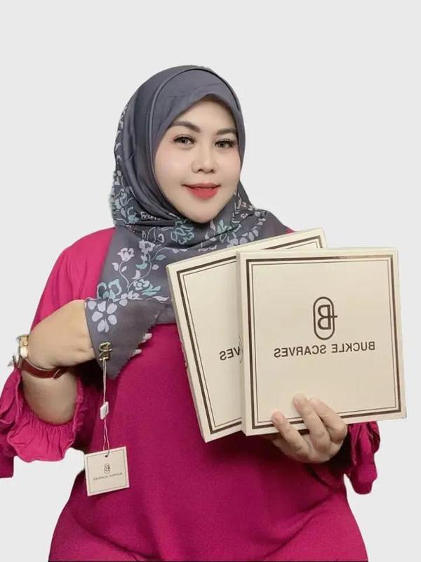 PROMO RAMADAN BUCKLE SCARVES LOGO KEMASAN BOX EKSLUSIF TERBARU Muslim Square Jilbab Katun 0