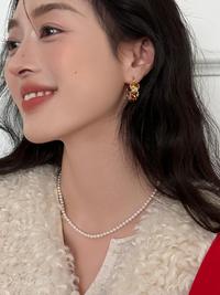 Gambar EAR PARTNER - S925 Anting-anting lingkaran zirkon indah gaya Hong Kong temperamen retro Prancis dengan desain khusus, anting-anting fesyen mewah kelas atas yang ringan untuk wanita - Emas dari EAR PARTNER Kota Administrasi Jakarta Utara 4 Tokopedia