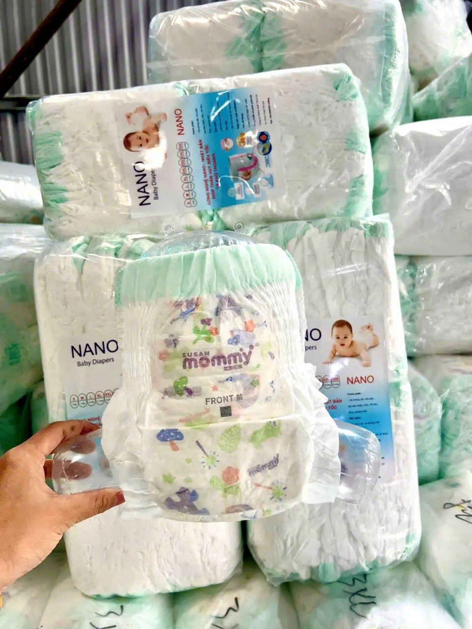 hhkèm QUÀ ' com bo 150 chiếc bỉm quần,CHUN MÂY   fom bo , mặt lưới 5d, thấm hút 1000ml-1,200ml