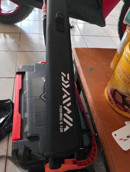 Product Review of Tas Pancing Daiwa HardcaseFiber Selempang Ukuran 60cm 80cm 100cm 120cm from a**y 2