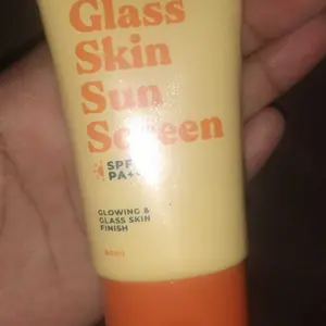 [BEST DEAL]Gloow&be Glass Skin Sunscreen SPF40 PA+++ Hybrid Sunscreen All Skin Type