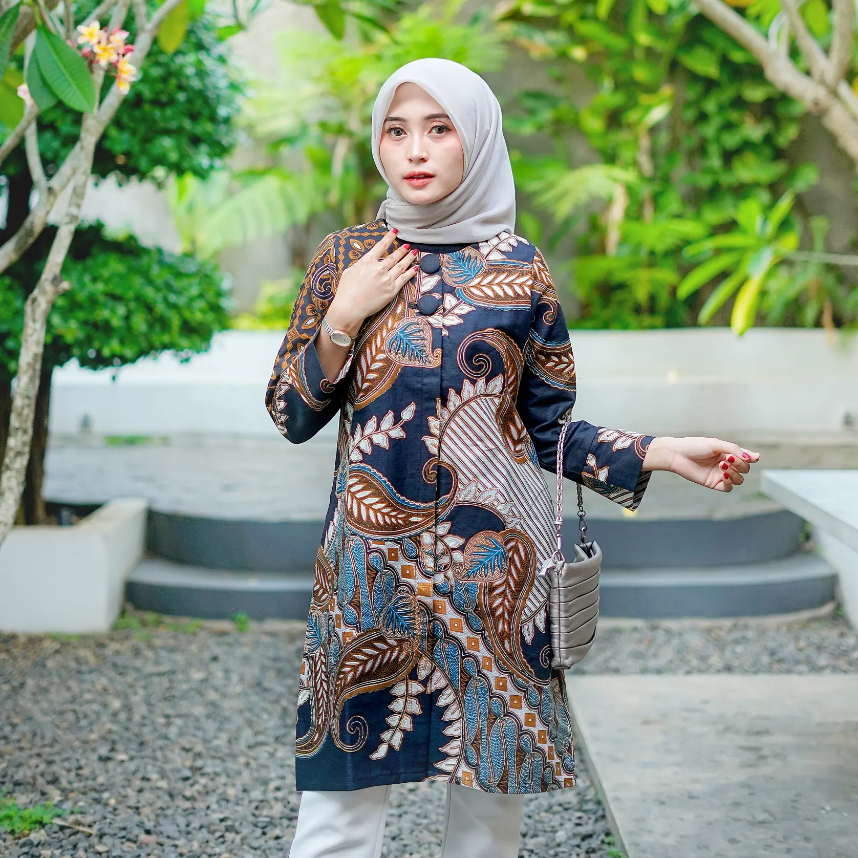 Batik trikot Tunik Batik Wanita Lengan Panjang Lapis Furing Trikot Atasan Batik Wanita Kerja Katun Motif Mahalini Hitam  Setelan Seragam Batik Kantor