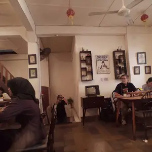 【KiTBEEZ KP-4】 Kamera Digital 5K WiFi 75MP dengan Zoom Digital 18X, Layar Putar 180°, Flash Intelligent Muncul Otomatis untuk Selfie & Pembuatan Vlog