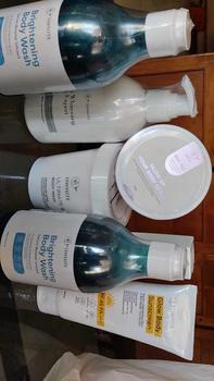 Product Review of ISWHITE Perfect Glowing Body Protection Complete Package-Paket Cerah Glowing Maksimal Sebadan | Mencerahkan Kulit Hingga Ke Sela Tergelap | Halal BPOM from i**l ** 1