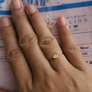 Cincin Emas Dainty Maple Leaf Gold 10K Semar Nusantara