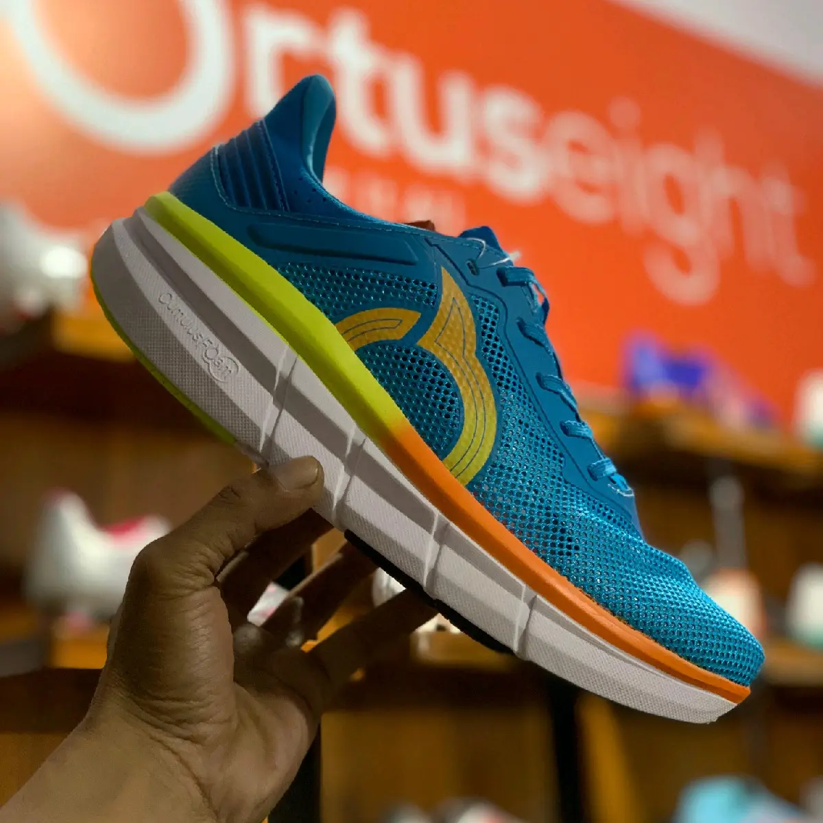 SEPATU RUNNING ORTUSEIGHT HYPERGLIDE 1.4