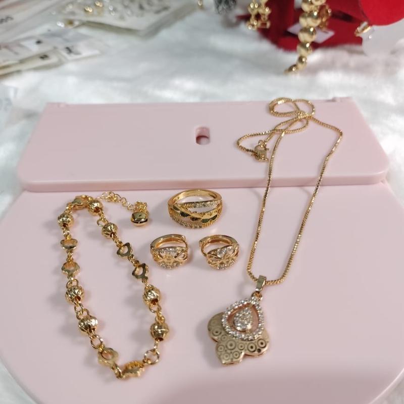 Satu Set Perhiasan Titanium Cantik 1