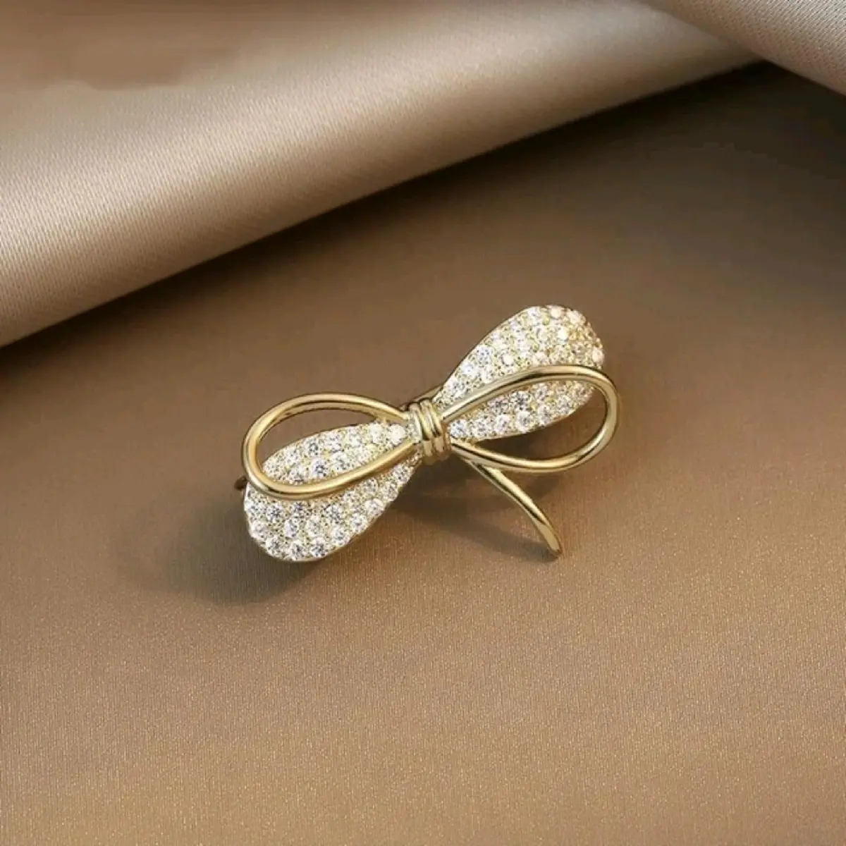 Bros Dagu Mini Pita Kecil Aloy Gold 2x1.5cm - Elegan dan Menarik