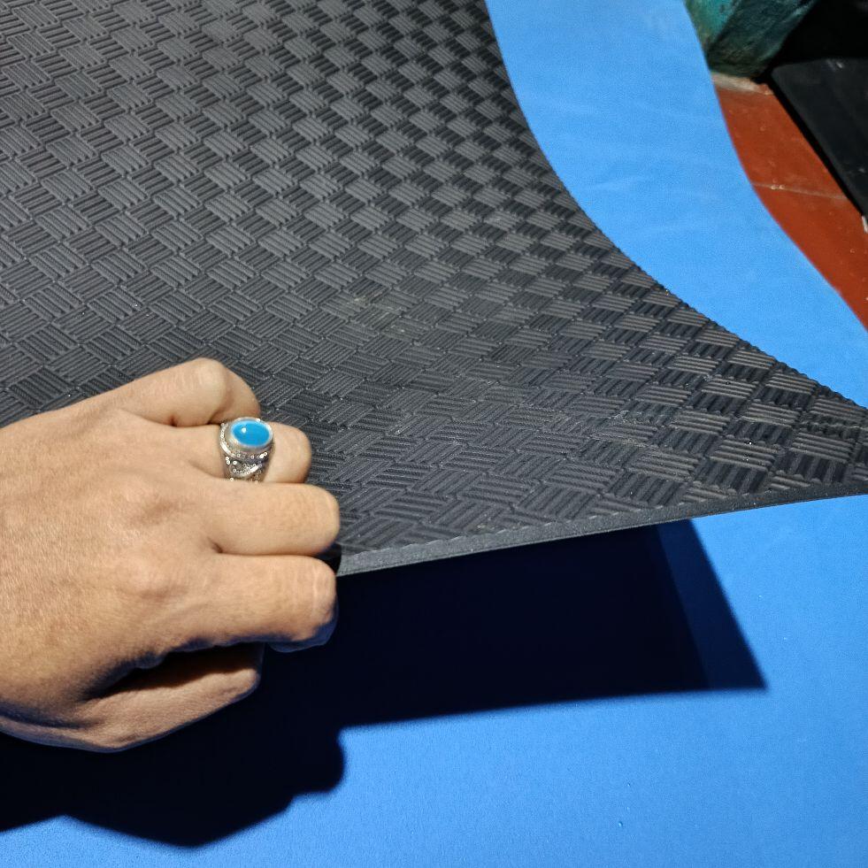 Karpet Alas Kandang Ayam Kotak 90x90cm Tebal 4mm untuk Kualitas Terbaik Karpet Alas Kandang Ayam Kotak 90x90cm Tebal 4mm untuk Kualitas Terbaik