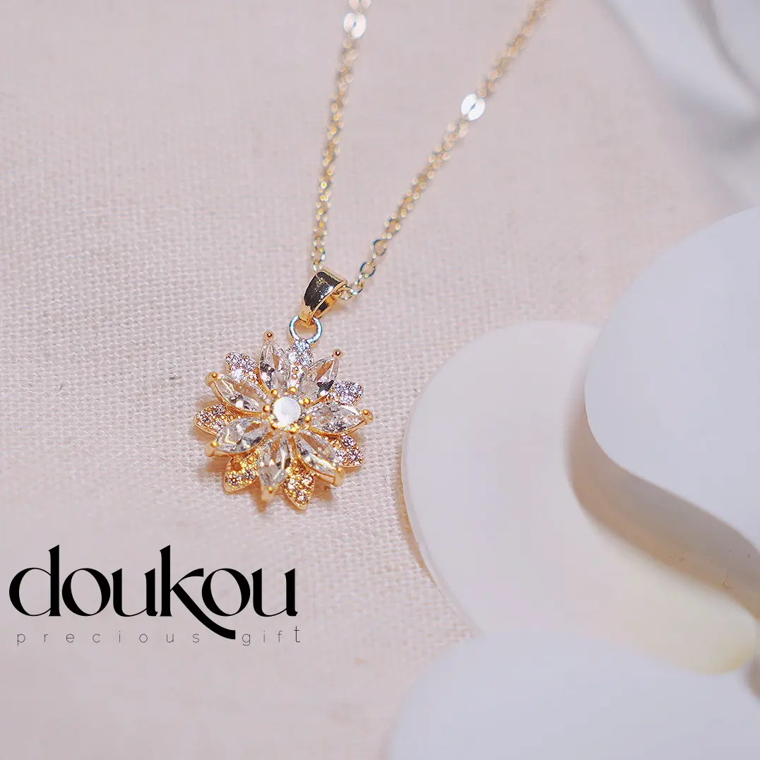 New Fashion, 2025 Gold-Plated Snowflake Pendant Necklace with Zircon for Women, O-shaped chain, Perfect Gift for new year