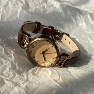 Jam Tangan Wanita Vintage Bulat - Tali Kulit Minimalis Analog/Quartz - Warna Hitam