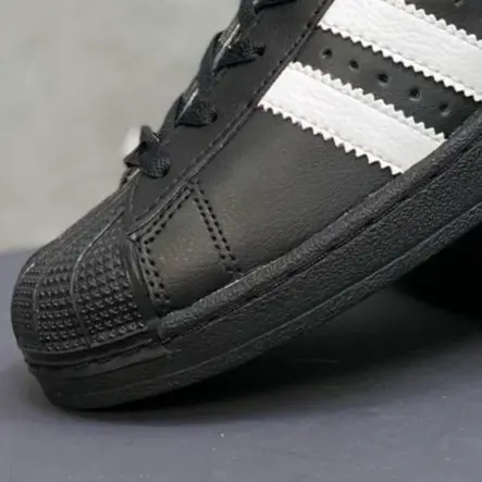 ETALASE 05 SNEAKERS SPR & STR HITAM LIS PUTIH