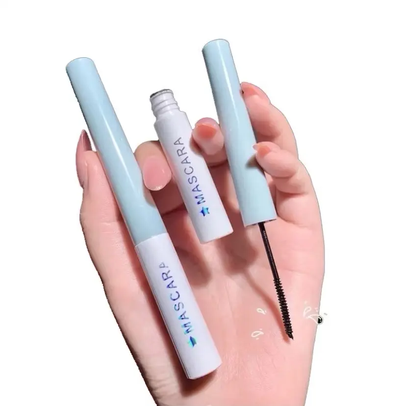 Maskara waterproof dengan aplikator kecil yang membuat bulu mata lentik Mascara Pelentik