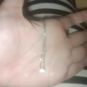 Kalung Emas Adelia Solitaire White Gold 17K Semar Nusantara