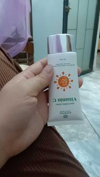 Product Review of KEM CHỐNG NẮNG VITAMIN C (Tặng nước hoa) PHÙ HỢP VỚI MỌI LOẠI DA Skincare Nữ Làm Đẹp Da from O**u 2
